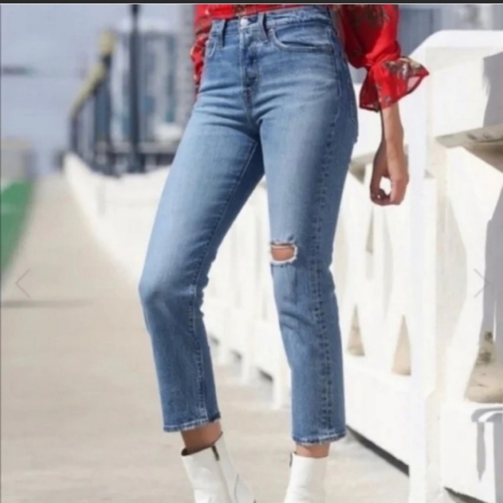 Levi's Wedgie Crop Straight Leg Jeans Distressed NWT Sz 29